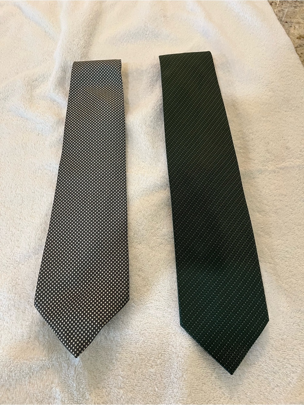 Classic Men's Silk Tie - Light Green Dot & Dark Green Dot
